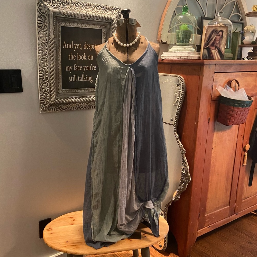 Elan dress in size size medium. Blues and greens
